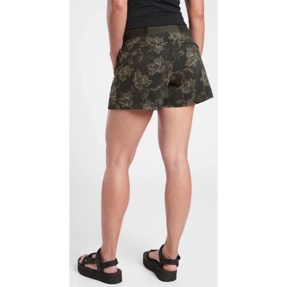 Athleta Printed Trekkie North Short Terra Firma Olive Green Size 2 657667‎ $69 - Picture 2 of 12